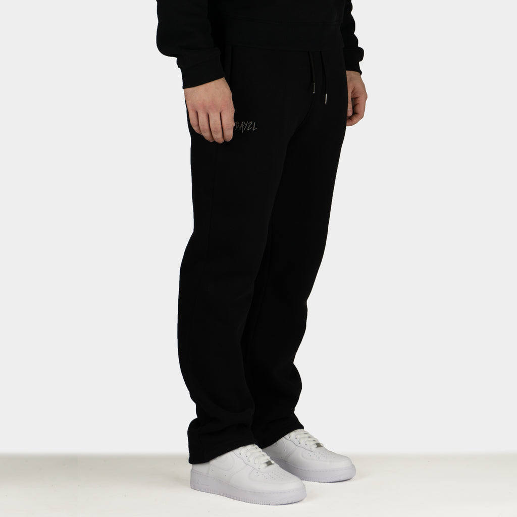 Black men´s Baze Midnight flow pants - model side view