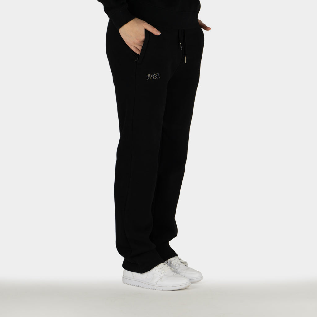 Black women´s Baze Midnight flow pants - model side view