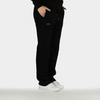 Black women´s Baze Midnight flow pants - model side view
